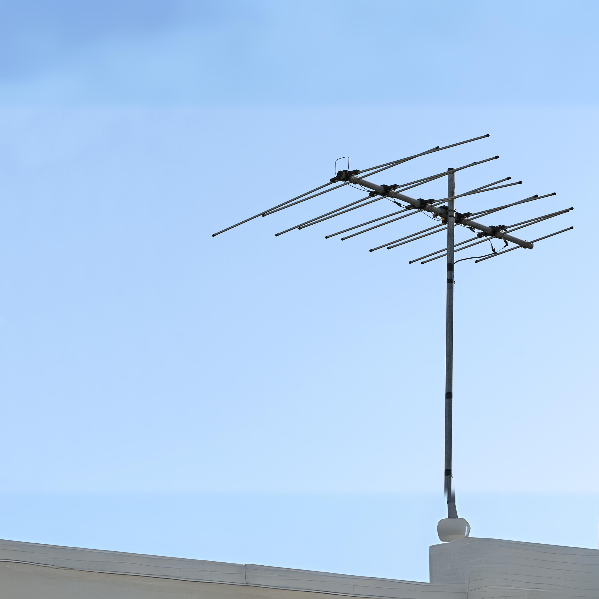 Hazte con una ANTENA para tu TV PORTADA COLECCION 44